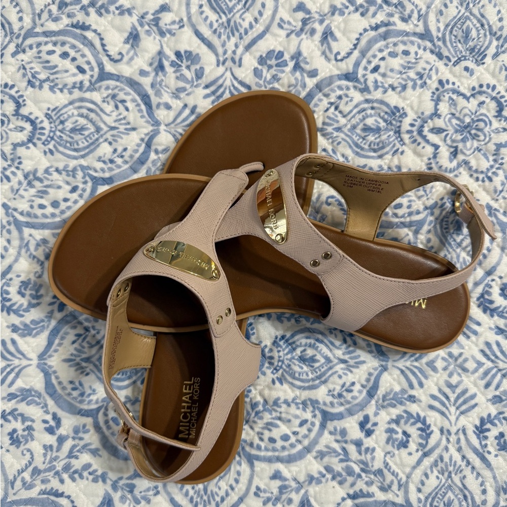 Michael Kors Blush Pink Leather Thong Sandals with Gold Accent - Picture 2 of 3